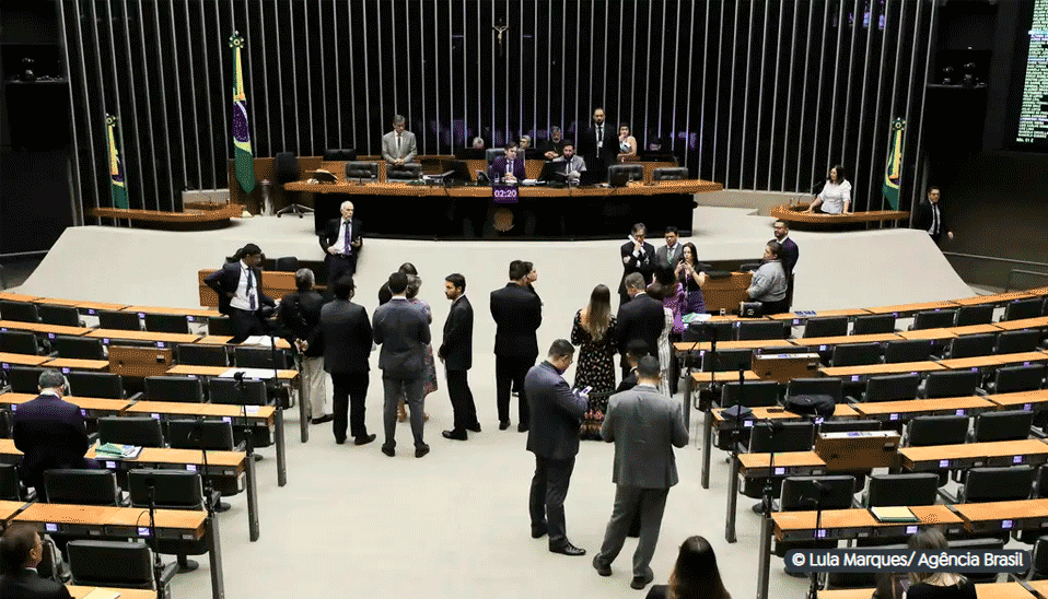 Câmara aprova reoneração gradual da folha de pagamento de 17 setores