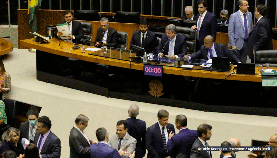 Câmara aprova texto-base do projeto que estende desoneração da folha de pagamento