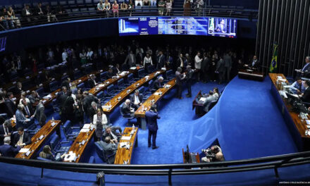 Senado aprova a regulamentação da reforma tributária e projeto vai à Câmara