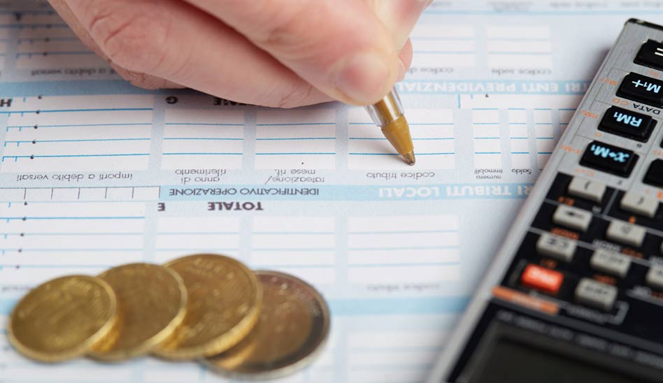 Brasileiros trabalham até hoje somente para pagar impostos Brasileiros trabalham até hoje somente para pagar impostos